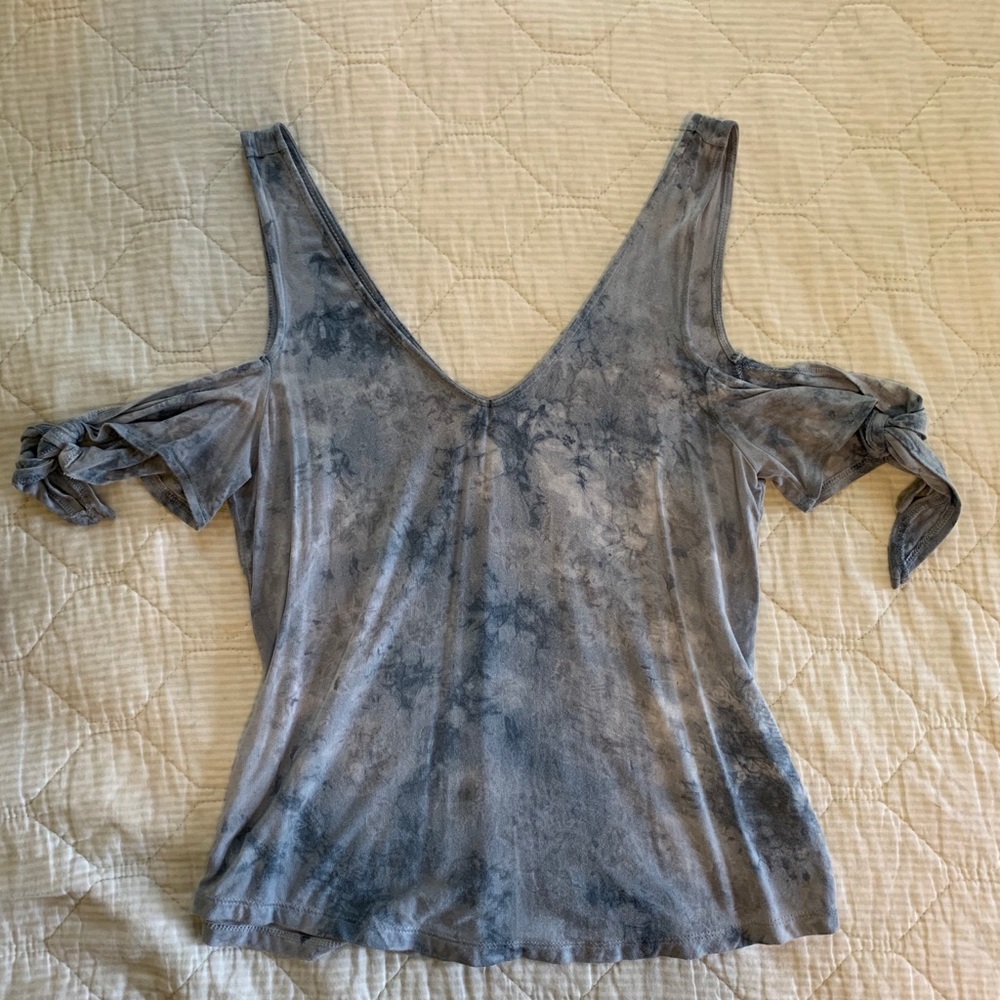American Eagle open shoulder blouse